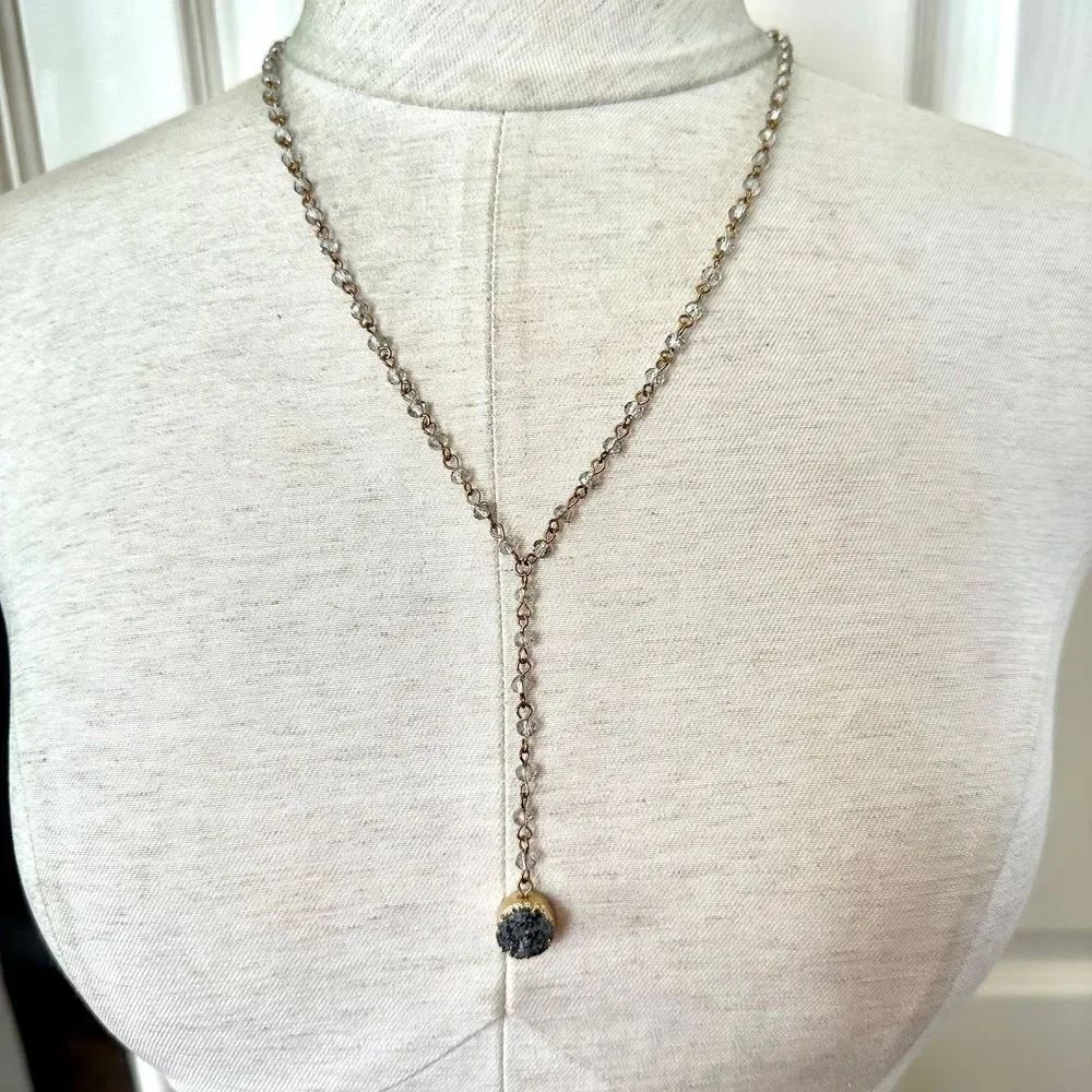 Gold tone beaded pendant necklace